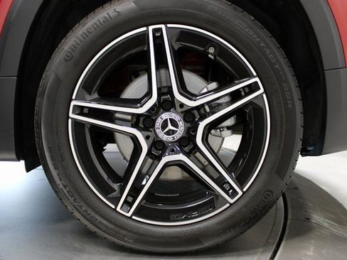 Used 2024 Mercedes-Benz GLB 250 4MATIC image 34