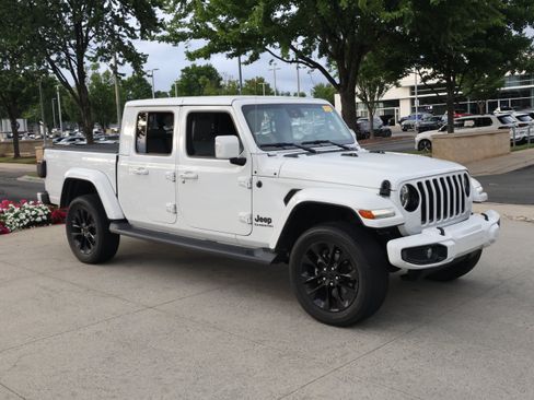 Used 2022 Jeep Gladiator Overland AWD/4WD image 2
