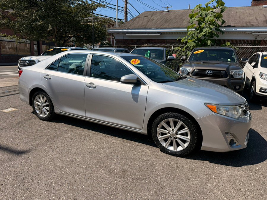 Used 2013 Toyota Camry XLE FWD image 2
