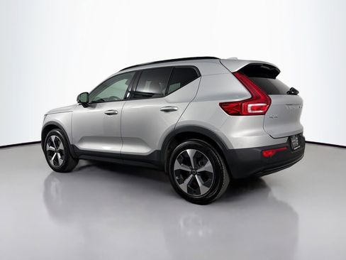 Certified 2023 Volvo XC40 B5 Plus w/ Climate Package image 8