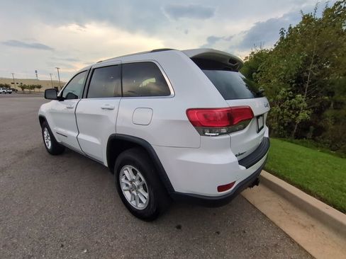 Used 2019 Jeep Grand Cherokee Laredo RWD image 5