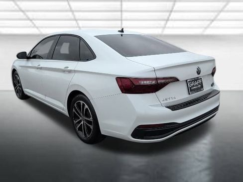 Used 2022 Volkswagen Jetta Sport image 2