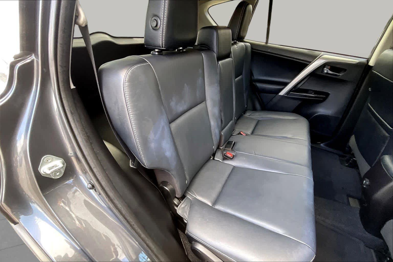 Used 2018 Toyota RAV4 Limited FWD image 34