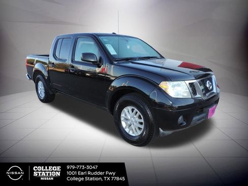 Used 2016 Nissan Frontier SV image 3
