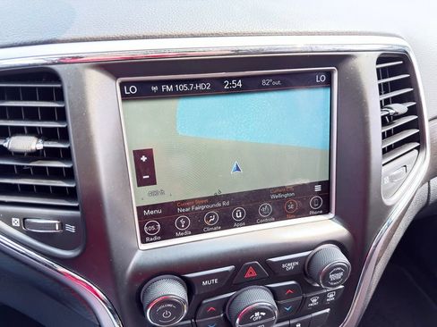 Used 2018 Jeep Grand Cherokee Altitude AWD/4WD image 6