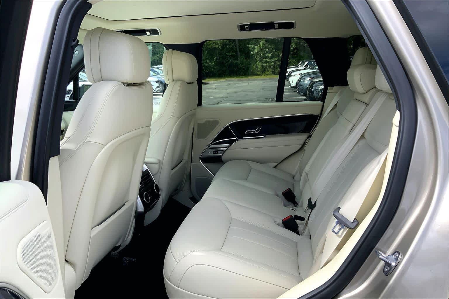 New 2026 Land Rover Range Rover SE AWD/4WD image 14
