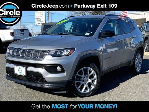 Certified 2022 Jeep Compass Latitude image 1