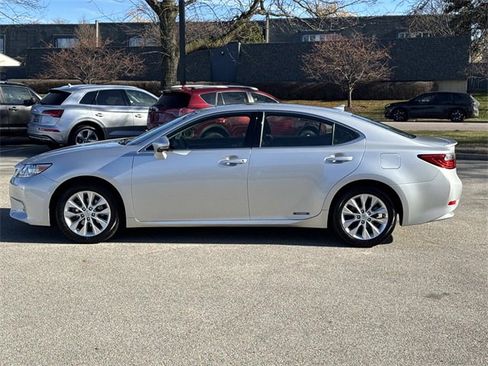 Used 2013 Lexus ES 300h image 8