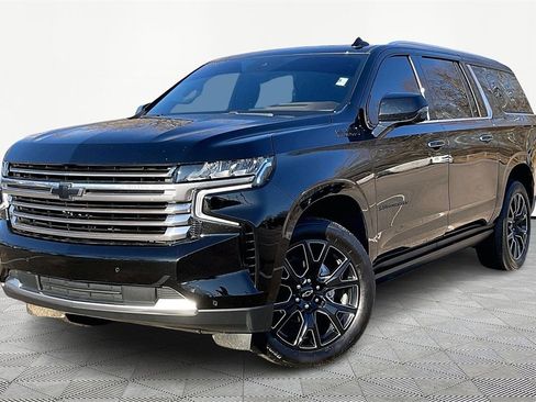 Used 2023 Chevrolet Suburban High Country image 2