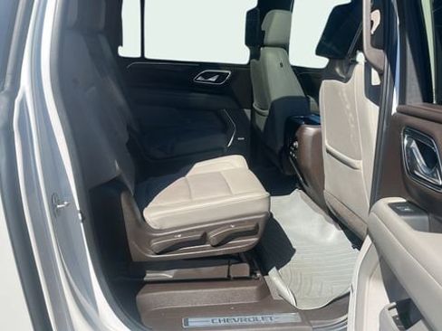 Used 2021 Chevrolet Suburban Z71 w/ Luxury Package image 37