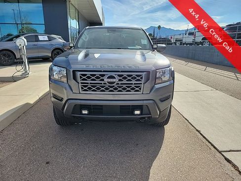 Used 2022 Nissan Frontier SV image 2