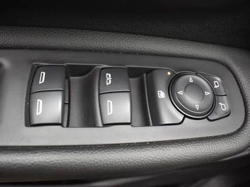 Used 2024 GMC Terrain SLE FWD image 21