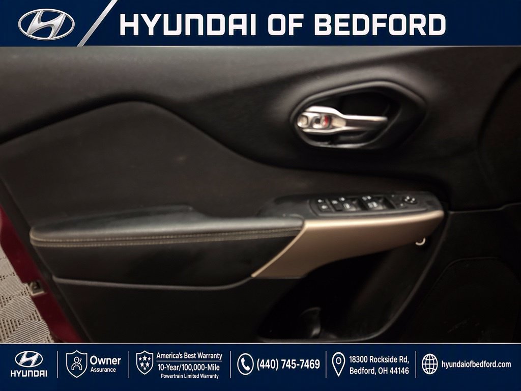 Used 2018 Jeep Cherokee Latitude AWD/4WD image 12