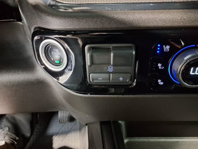 Used 2024 Chevrolet Silverado 2500 ZR2 w/ Technology Package AWD/4WD image 19