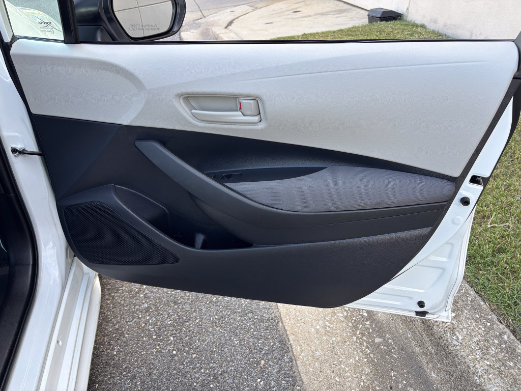 Used 2025 Toyota Corolla LE FWD image 35