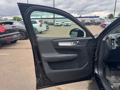 Used 2021 Volvo XC40 T5 Momentum w/ Premium Package AWD/4WD image 17