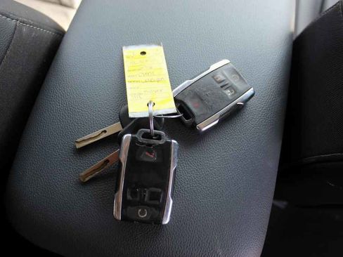 Used 2016 GMC Canyon SLT image 27