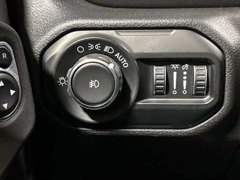 Used 2020 Jeep Wrangler Unlimited Sahara AWD/4WD image 21