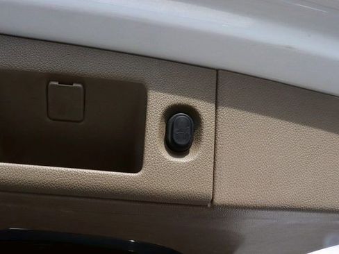 Used 2016 Chevrolet Suburban LT image 17