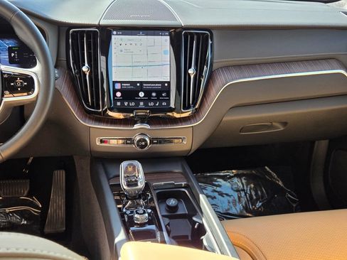 Used 2023 Volvo XC60 T8 Ultimate w/ Climate Package AWD/4WD image 17