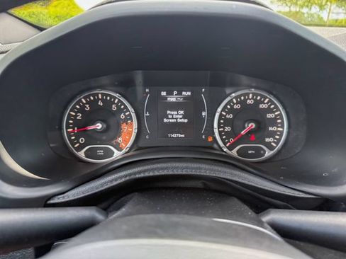 Used 2018 Jeep Renegade Altitude FWD image 21