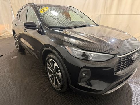 Used 2024 Ford Escape Platinum w/ Premium Technology Package image 14