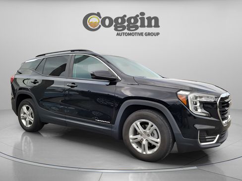 Certified 2022 GMC Terrain SLE w/ Driver Convenience Package image 17