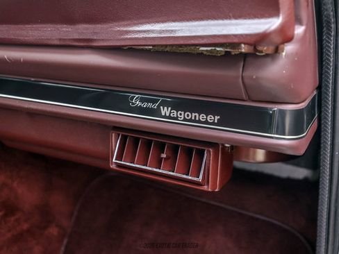Used 1991 Jeep Grand Wagoneer AWD/4WD image 50
