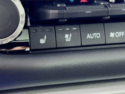 Certified 2024 Toyota Sequoia Platinum AWD/4WD image 20