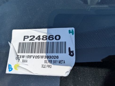 Used 2025 Toyota RAV4 XLE FWD image 35