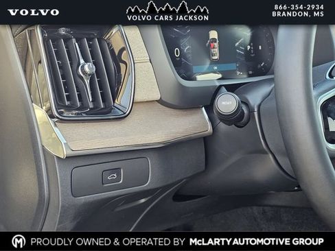 New 2026 Volvo XC90 B5 Plus w/ Protection Package Premier image 18