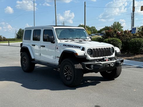 Used 2025 Jeep Wrangler Unlimited Rubicon AWD/4WD image 7