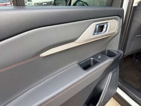 New 2026 Ford Explorer Active RWD image 8
