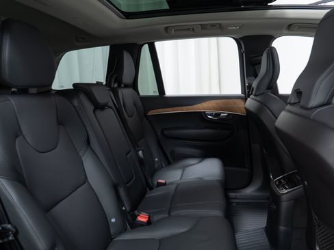 Certified 2025 Volvo XC90 T8 Plus w/ Protection Package Premier AWD/4WD image 24