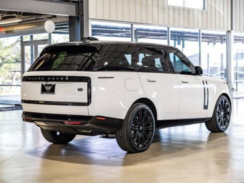Used 2023 Land Rover Range Rover SE image 6