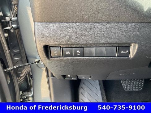 Used 2022 Toyota Venza XLE AWD/4WD image 41