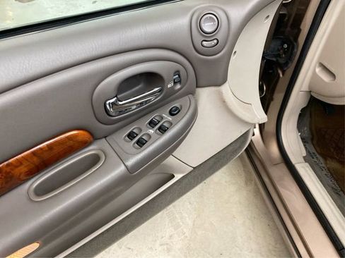 Used 2001 Chrysler 300M image 24
