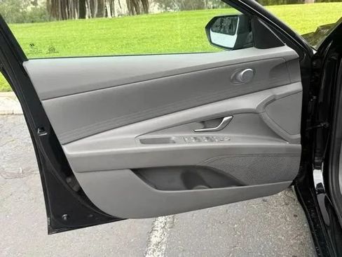 Used 2023 Hyundai Elantra SEL FWD image 7