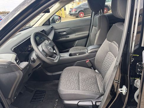 Used 2025 Nissan Kicks SV image 24