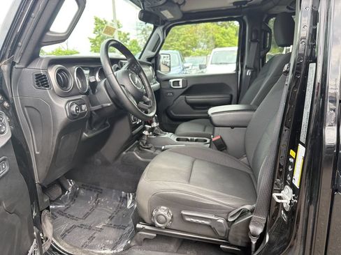 Used 2023 Jeep Gladiator Sport AWD/4WD image 11