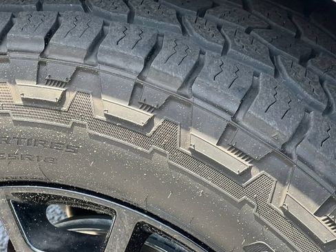 Used 2020 Nissan Frontier SV w/ Midnight Edition Floor Mats AWD/4WD image 8