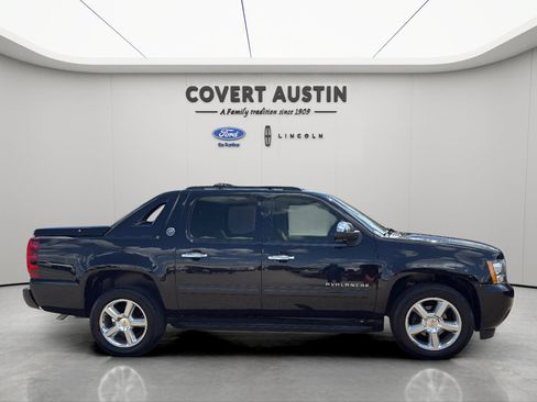 Used 2013 Chevrolet Avalanche LT w/ All-Star Edition RWD image 6