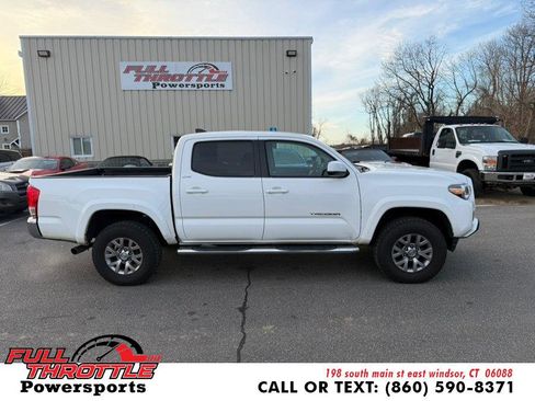 Used 2017 Toyota Tacoma SR5 image 12