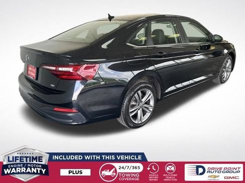 Used 2024 Volkswagen Jetta SE FWD image 3