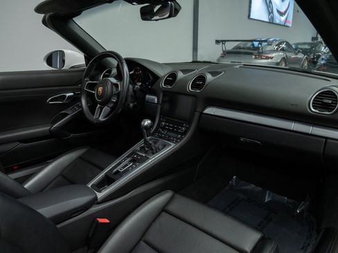 Used 2017 Porsche 718 Boxster image 13