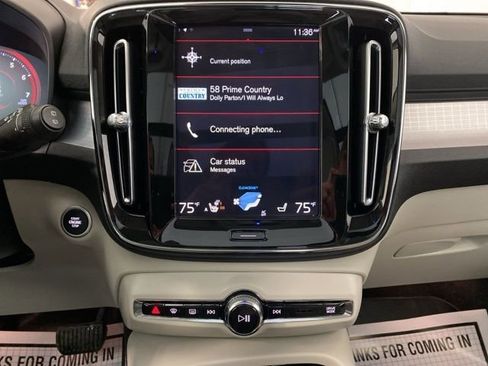 Used 2021 Volvo XC40 T5 Momentum image 17