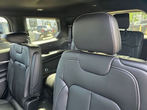 New 2026 Jeep Grand Cherokee L Limited w/ Limited Altitude Package AWD/4WD image 9