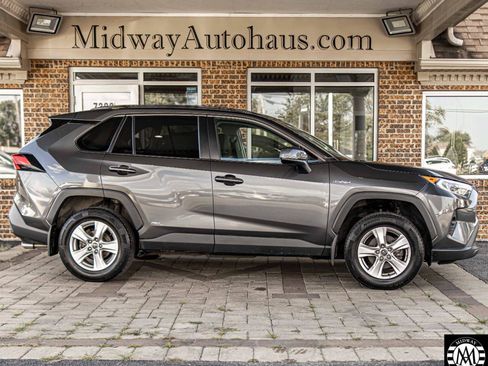 Used 2021 Toyota RAV4 XLE w/ Convenience Package AWD/4WD image 7