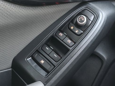 Used 2022 Subaru Crosstrek 2.5i Sport w/ Moonroof Package image 9