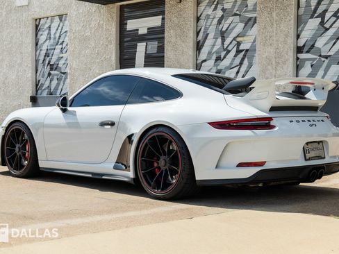 Used 2018 Porsche 911 GT3 w/ Sport Chrono Package RWD image 10
